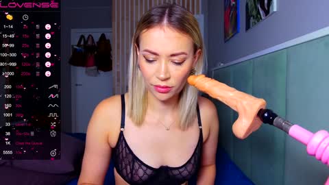 Snapshot of margohotty chatting on December 5, 5:26 am Margo for you   online show from December 5, 5:26 am