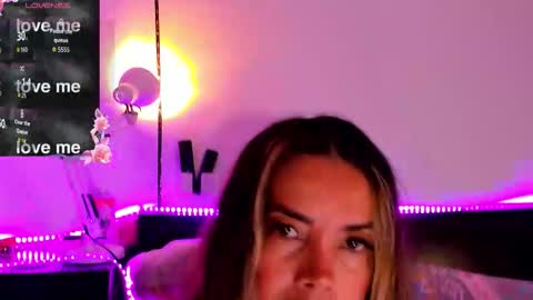 Snapshot of margoth_broke chatting on November 21, 9:19 am Margoth Broke online show from November 21, 9:19 am