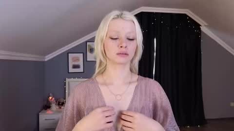 Snapshot of mari_clay chatting on February 28, 10:27 am Milena online show from February 28, 10:27 am