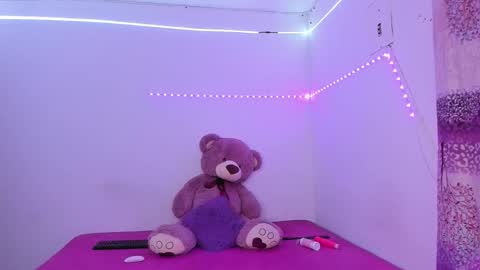 alejita  independent online show from March 17, 5:49 pm