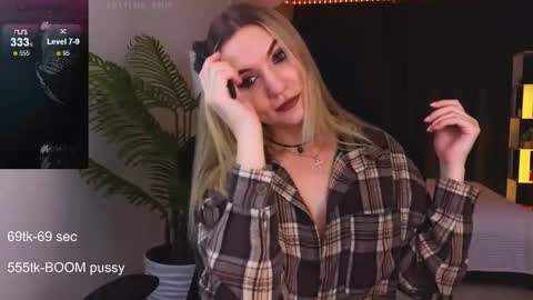 Snapshot of maria_shy_lii chatting on October 2, 5:42 pm maria_shy_lii online show from October 2, 5:42 pm