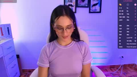 Snapshot of mariaan_m chatting on December 4, 10:18 pm Leidy online show from December 4, 10:18 pm