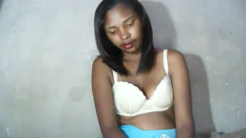 Snapshot of mariah586 chatting on December 14, 12:49 am Maria online show from December 14, 12:49 am