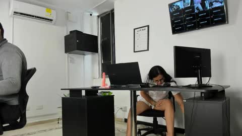 Snapshot of mariamlennox chatting on February 27, 6:52 pm M A R I A M online show from February 27, 6:52 pm