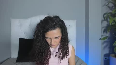 Snapshot of marian_skinny chatting on December 27, 2:36 am Marian online show from December 27, 2:36 am