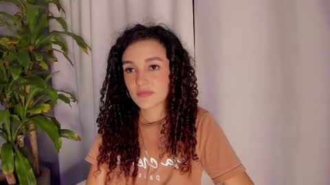 Snapshot of marian_skinny chatting on January 25, 2:15 am Marian online show from January 25, 2:15 am