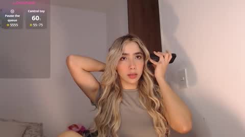 Snapshot of mariana_es chatting on December 3, 9:57 pm Mariana online show from December 3, 9:57 pm