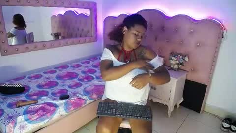 Snapshot of marianabrownn chatting on February 18, 8:49 pm Mariana online show from February 18, 8:49 pm