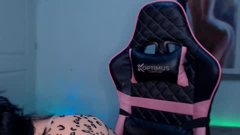 Snapshot of marianne__ chatting on December 19, 1:18 am M A R I A N E online show from December 19, 1:18 am