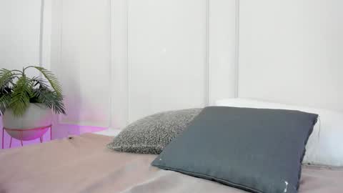 Maria Pettit online show from November 29, 11:35 am