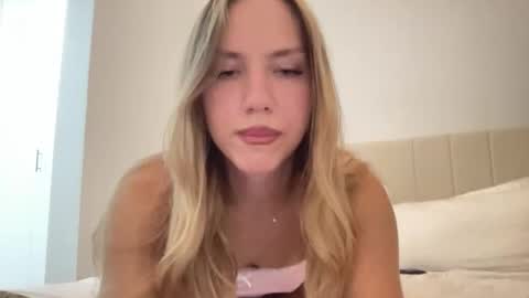 Snapshot of mariareev chatting on September 19, 10:43 pm mariareev online show from September 19, 10:43 pm