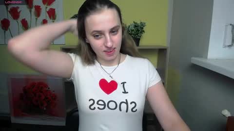 Snapshot of mariatess_ chatting on December 13, 2:16 pm Mariia online show from December 13, 2:16 pm