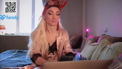 Snapshot of maridekoks chatting on December 5, 11:05 am Mari online show from December 5, 11:05 am