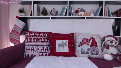 Snapshot of marie_antoinette62 chatting on December 21, 6:52 am Maria online show from December 21, 6:52 am