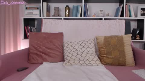 Snapshot of marie_antoinette62 chatting on October 23, 6:13 am Maria online show from October 23, 6:13 am