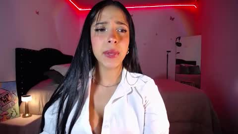 Snapshot of marie_daved chatting on February 8, 3:08 am Nicolle online show from February 8, 3:08 am