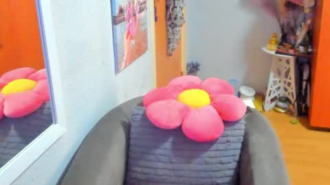 Snapshot of marie_marie03 chatting on February 14, 8:10 am Marie   online show from February 14, 8:10 am