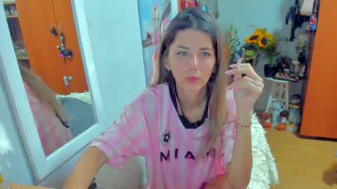 Snapshot of marie_marie03 chatting on September 18, 5:53 am Marie   online show from September 18, 5:53 am