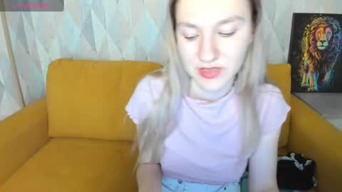 Snapshot of mariel_brown chatting on January 3, 1:58 pm mariel_brown online show from January 3, 1:58 pm