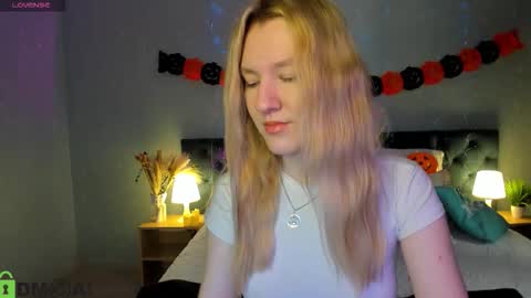 Snapshot of mariel_brown chatting on October 22, 9:31 am mariel_brown online show from October 22, 9:31 am