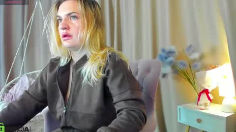 Mariel online show from April 20, 1:19 am