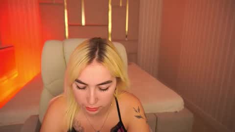 Snapshot of mariellavv chatting on October 17, 10:01 pm Mariella online show from October 17, 10:01 pm