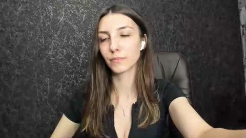 marielleanker online show from September 14, 9:25 pm