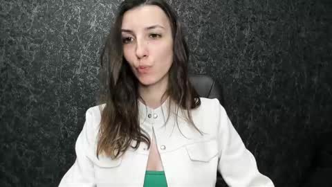 marielleanker online show from September 18, 6:15 am