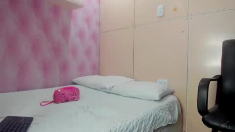 Snapshot of mariemyller chatting on January 16, 11:59 pm Marie online show from January 16, 11:59 pm