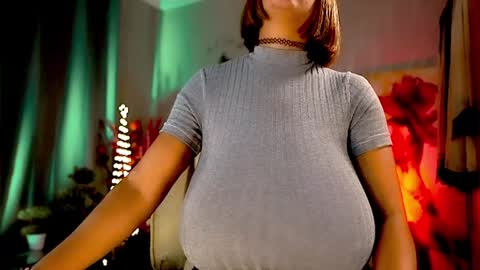 Snapshot of mariicha chatting on February 4, 6:36 am Nikita - Scroll down and read my bio please. New Pictures in Bio online show from February 4, 6:36 am