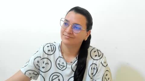 Snapshot of marilyn_garcia chatting on November 6, 3:24 pm MARILYN SEXY online show from November 6, 3:24 pm