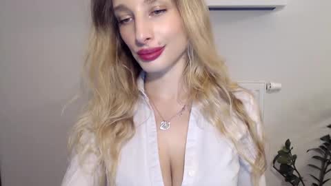 Snapshot of marilyndevilish chatting on January 22, 6:41 pm MarilynDevilish online show from January 22, 6:41 pm