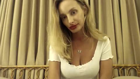 Snapshot of marilyndevilish chatting on November 12, 2:06 pm MarilynDevilish online show from November 12, 2:06 pm