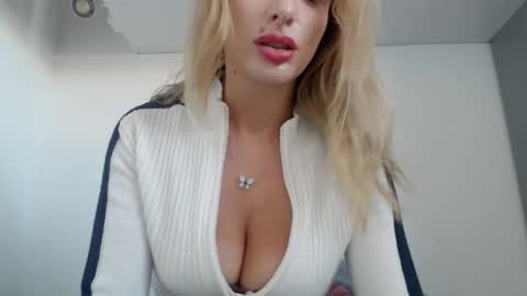 Snapshot of marilyndevilish chatting on November 22, 1:54 pm MarilynDevilish online show from November 22, 1:54 pm