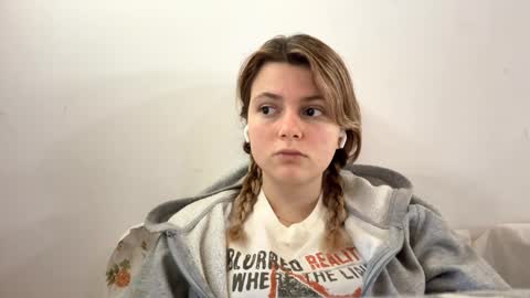 Esma online show from December 3, 12:03 pm