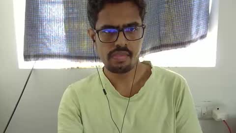 Snapshot of marinavine chatting on December 21, 5:14 am The SHY UncutBoy online show from December 21, 5:14 am