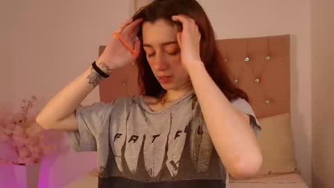 Snapshot of marinette_lux chatting on October 1, 12:22 pm marinette online show from October 1, 12:22 pm