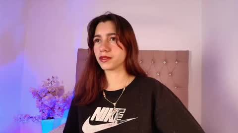Snapshot of marinette_lux chatting on October 6, 12:35 pm marinette online show from October 6, 12:35 pm