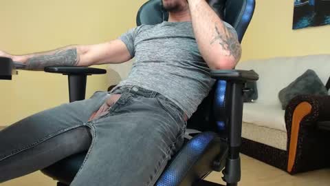 Snapshot of marioslim chatting on January 2, 11:41 am marioslim online show from January 2, 11:41 am