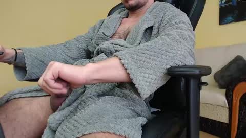 Snapshot of marioslim chatting on January 5, 12:10 pm marioslim online show from January 5, 12:10 pm