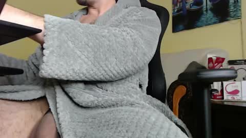 Snapshot of marioslim chatting on January 29, 10:05 am marioslim online show from January 29, 10:05 am