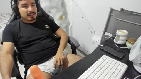 Snapshot of mark_82546 chatting on December 18, 8:42 am mark_82546 online show from December 18, 8:42 am