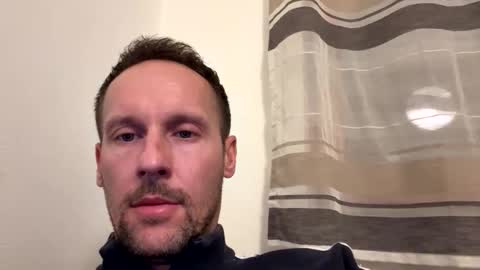 Snapshot of mark__39 chatting on November 3, 5:58 pm Mark online show from November 3, 5:58 pm