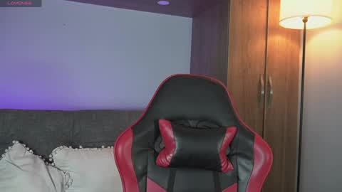 Mark online show from April 12, 11:10 pm