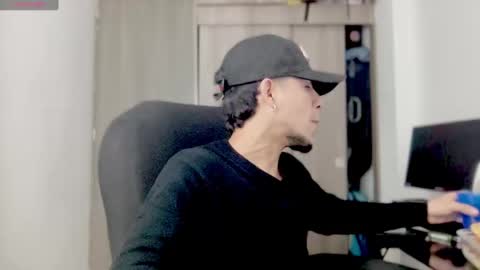 Snapshot of mark_rut chatting on March 3, 5:42 am MODEL Mark Rut online show from March 3, 5:42 am