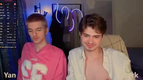 Snapshot of mark_sun chatting on December 14, 4:51 am Mark online show from December 14, 4:51 am