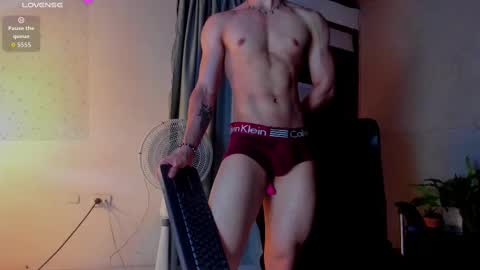 Snapshot of markuss___ chatting on September 28, 1:33 am markuss___ online show from September 28, 1:33 am