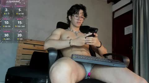 Snapshot of markuss___ chatting on October 17, 2:59 am markuss___ online show from October 17, 2:59 am