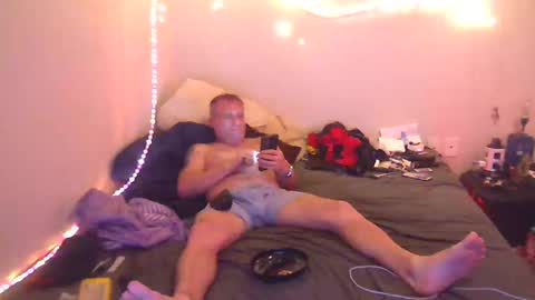 Snapshot of markymark101825061 chatting on December 24, 10:33 am markymark101825061 online show from December 24, 10:33 am