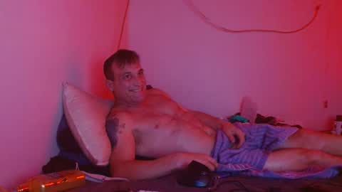 Snapshot of markymark101825061 chatting on January 1, 6:15 am markymark101825061 online show from January 1, 6:15 am